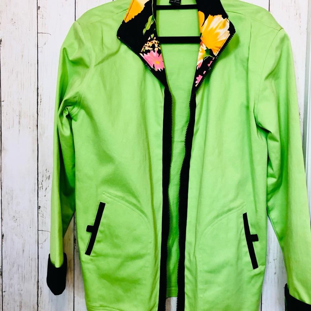 Vibrant Green Women's Blazer with Floral Accent